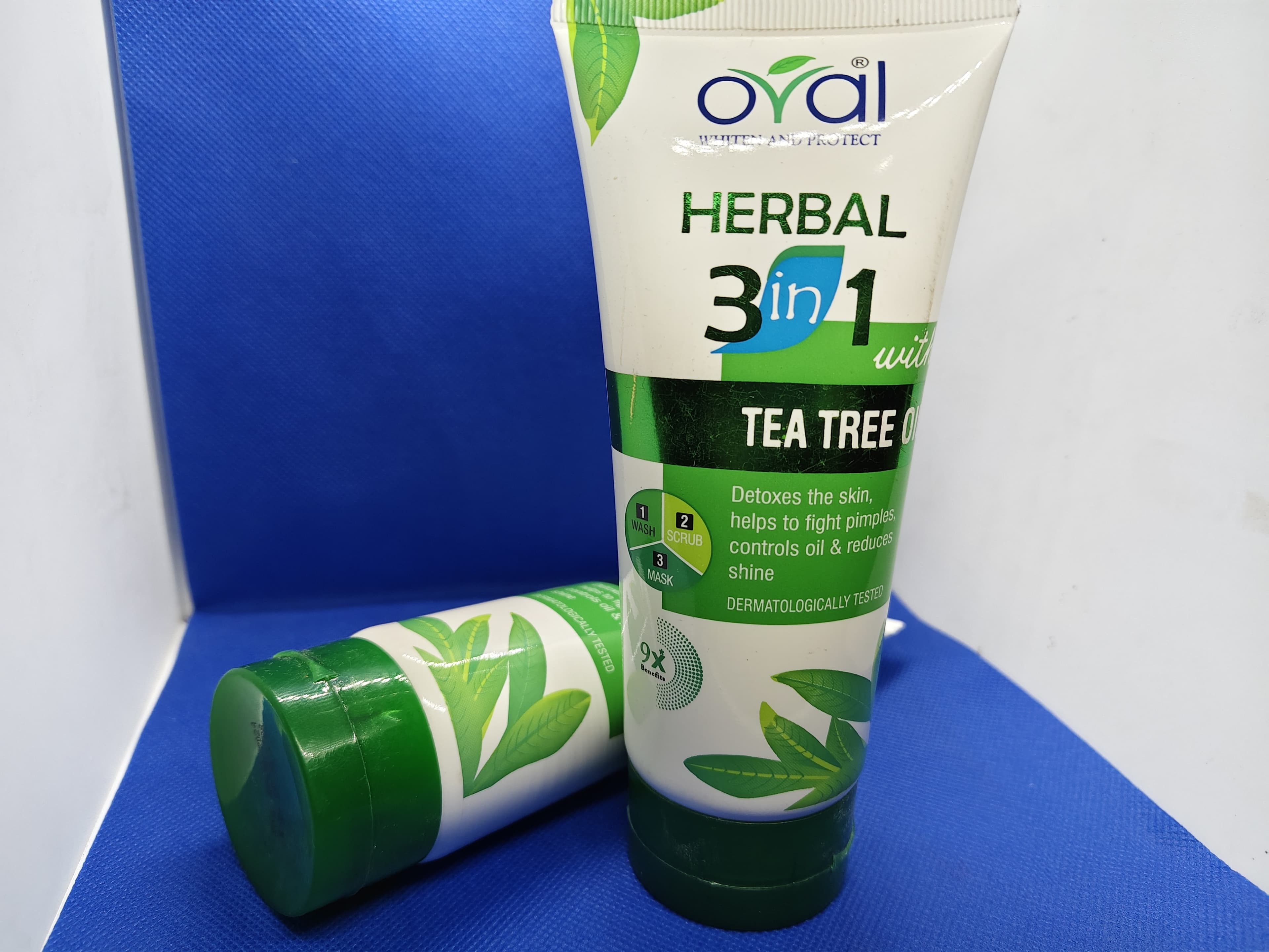 Oval Whiten & Protect 3in1 Tea Tree Oil Facewash– Whitening, Hydrating & Acne Protection | 100 ml